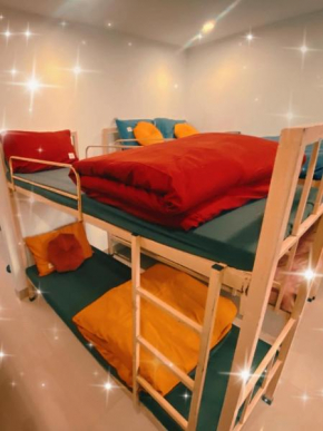 GIƯỜNG MỘT NGƯỜI trong PHÒNG NGỦ TẬP THỂ